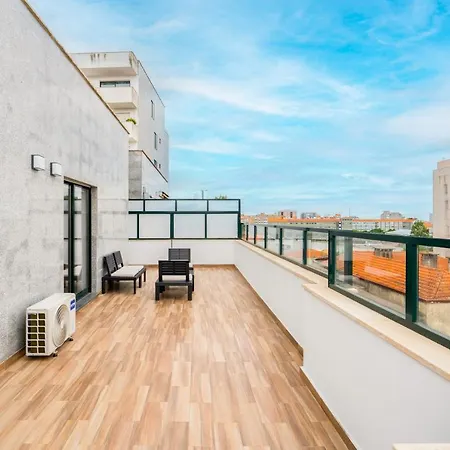 Daire Cozy 2br Terrace With Ac Parking Metro