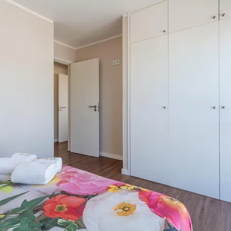 Daire Cozy 2br Terrace With Ac Parking Metro Vila Nova de Gaia