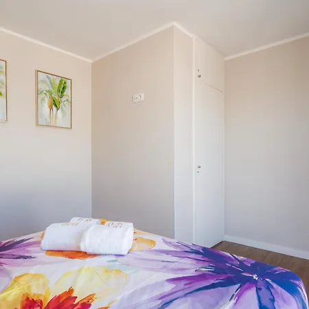 Cozy 2br Terrace With Ac Parking Metro Apartment *